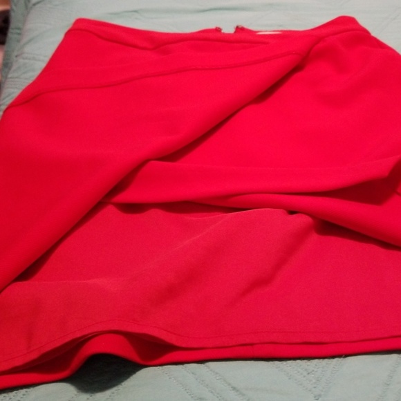 Halogen Red "Wrap" skirt with full size pockets - Picture 5 of 5